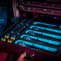 Adam Hall 87402MI Wkładka piankowa na mikrofonu do szuflady rack 2U