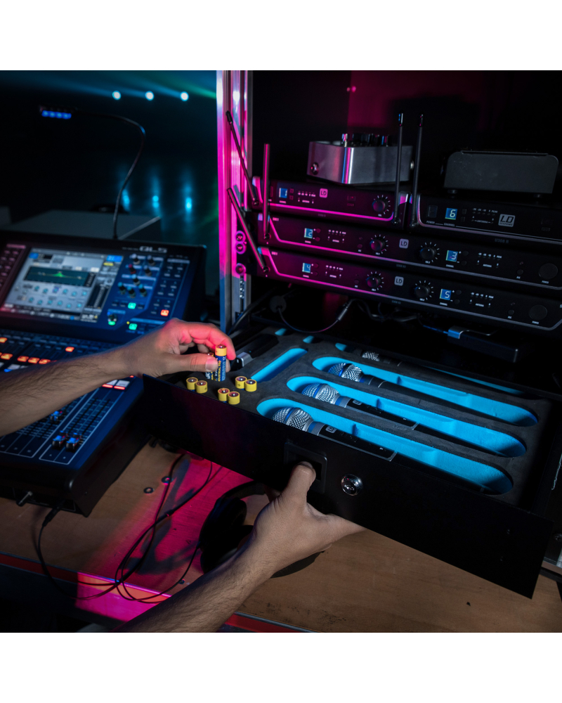 Adam Hall 87402MI Wkładka piankowa na mikrofonu do szuflady rack 2U