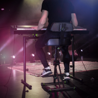 Gravity FM SEAT1 BR Stołek, siedzisko z regulacją wysokości, podnóżkiem i oparciem