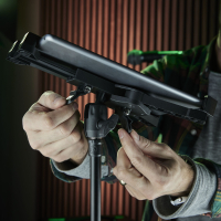 Gravity MA T TH 02 Uniwersalny uchwyt na tablet z serii Traveler do montażu na statywie